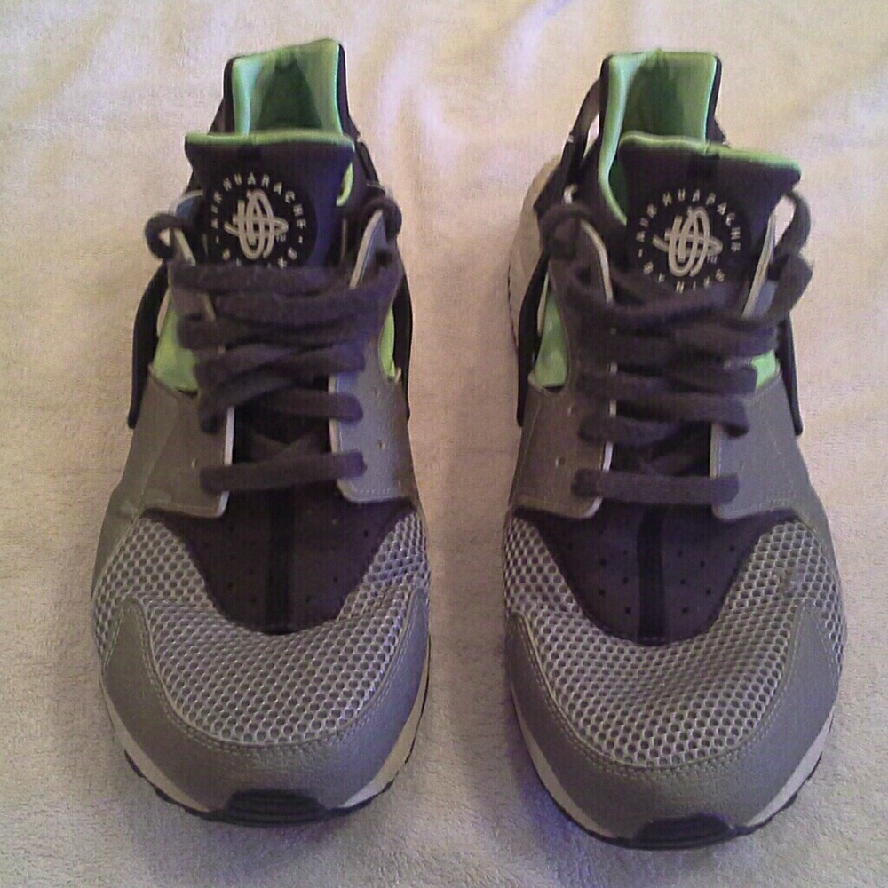 AIR HUARACHE BY NIKE